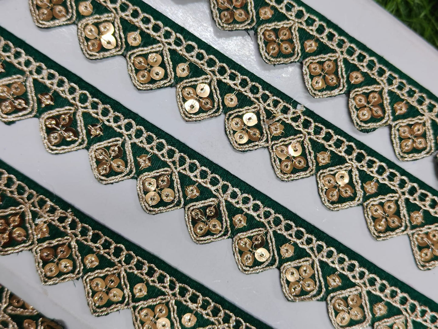 JOLLY COUNTER PRESANT A NEW LACE IN EMBRODARY WITH SEQUANCE IN GREEN COLOR AND 1 INCH SIZE IN 9 MEETER LENGTH. - Image 2