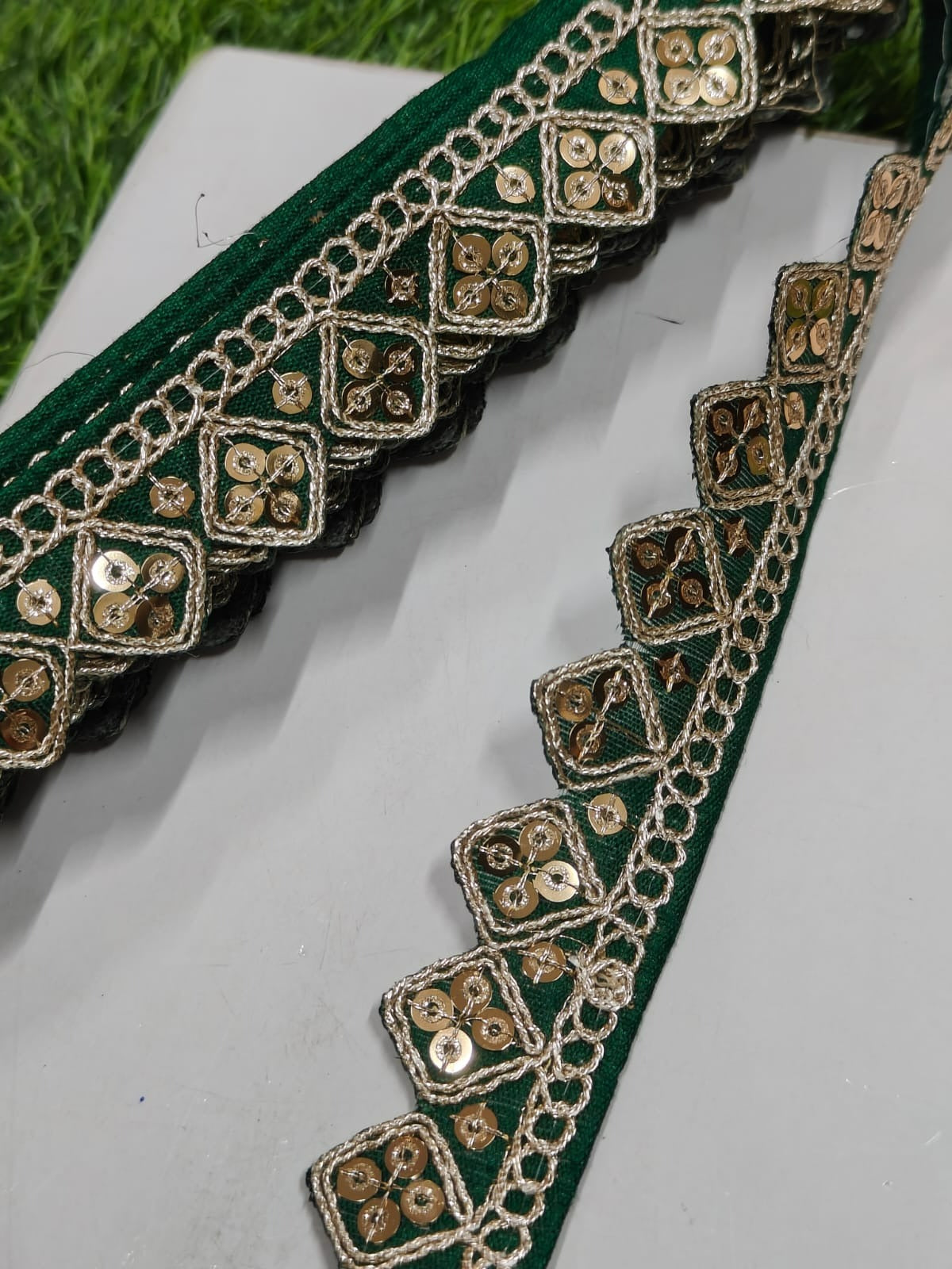 JOLLY COUNTER PRESANT A NEW LACE IN EMBRODARY WITH SEQUANCE IN GREEN COLOR AND 1 INCH SIZE IN 9 MEETER LENGTH. - Image 3