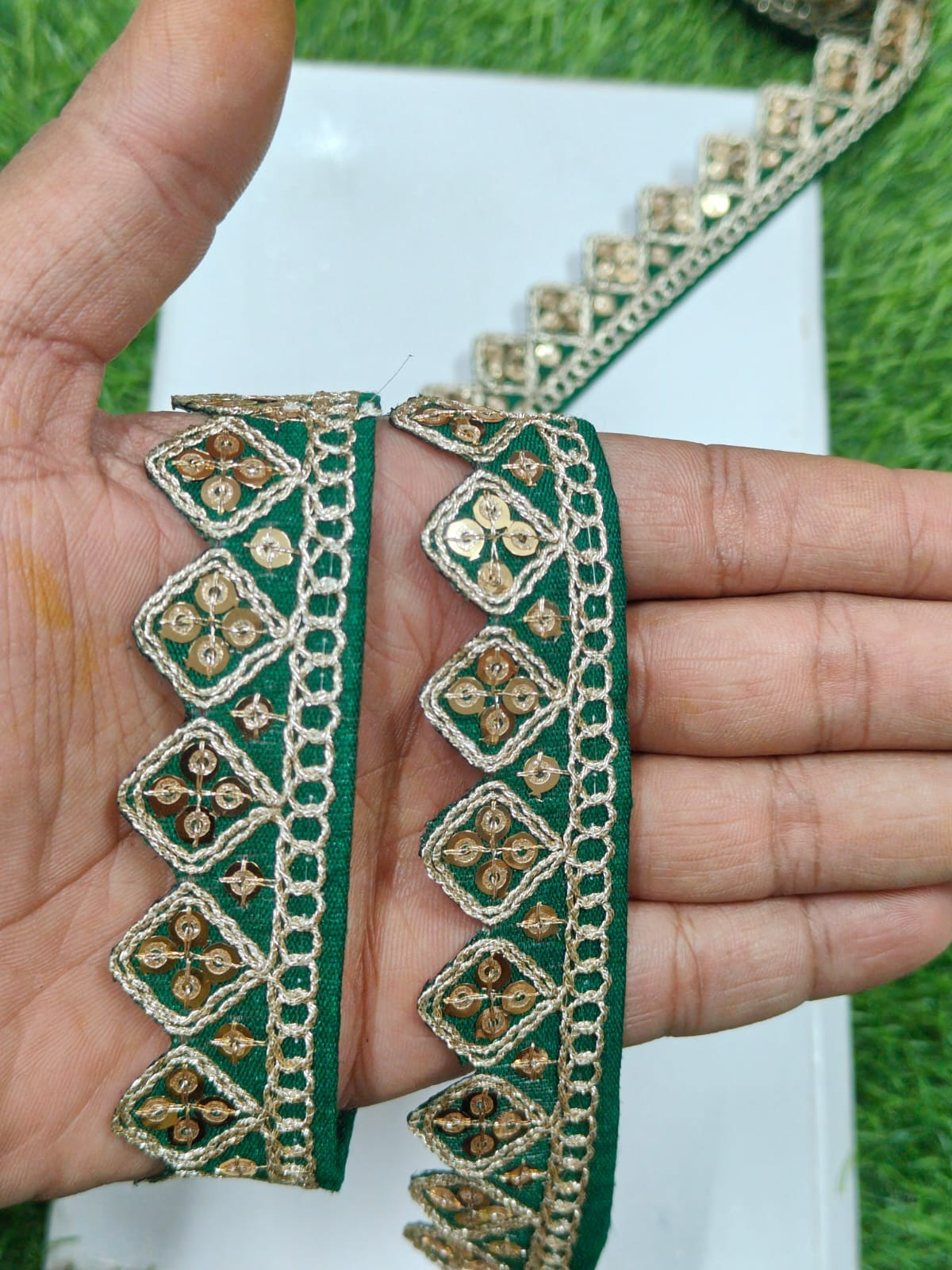 JOLLY COUNTER PRESANT A NEW LACE IN EMBRODARY WITH SEQUANCE IN GREEN COLOR AND 1 INCH SIZE IN 9 MEETER LENGTH. - Image 4